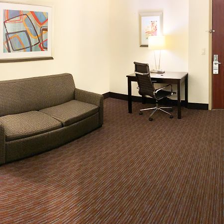 Holiday Inn Express Hotel & Suites Gainesville By Ihg Экстерьер фото