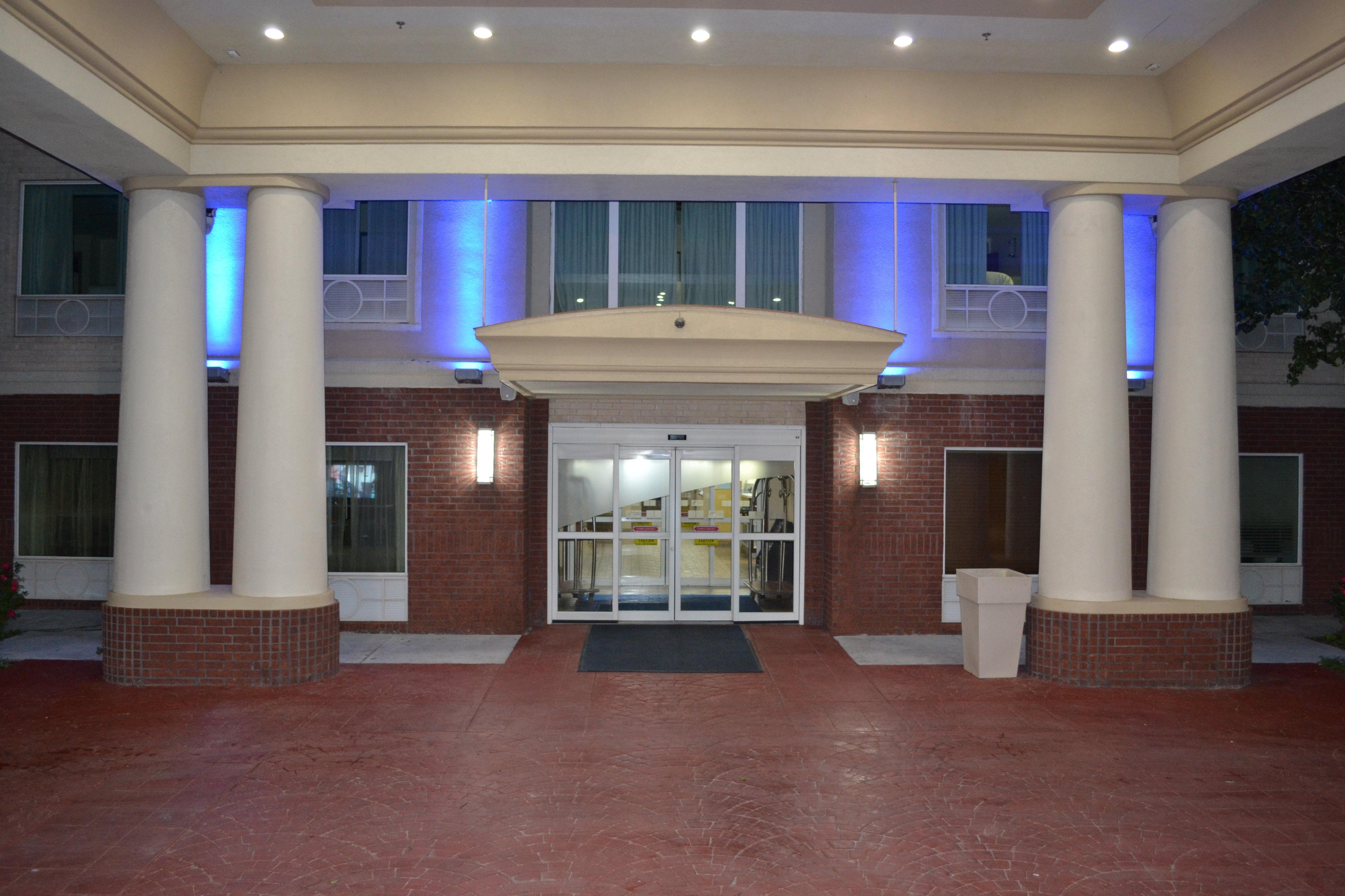 Holiday Inn Express Hotel & Suites Gainesville By Ihg Экстерьер фото
