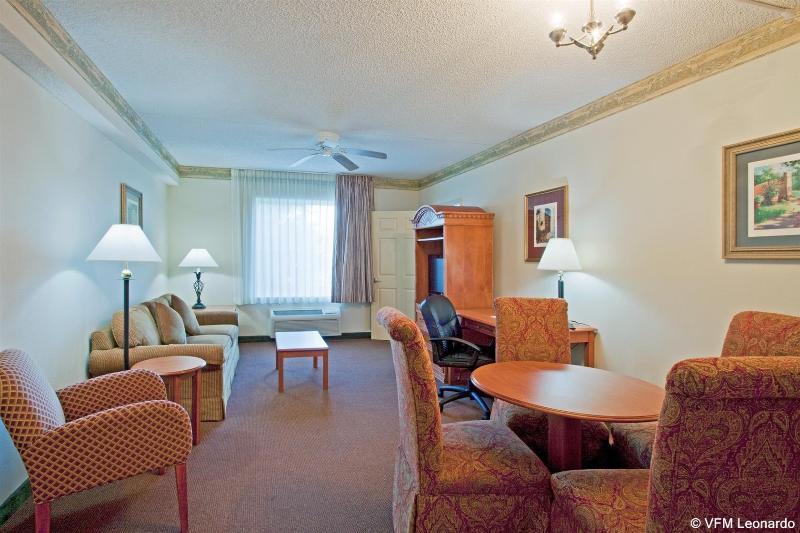 Holiday Inn Express Hotel & Suites Gainesville By Ihg Экстерьер фото