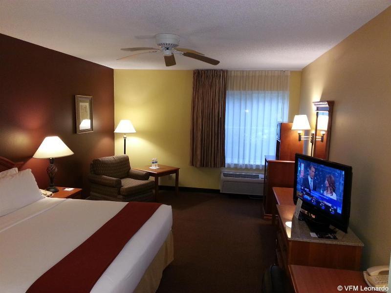 Holiday Inn Express Hotel & Suites Gainesville By Ihg Экстерьер фото